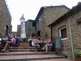 יום נוסף של טיול בטוסקנה: ביקור בכפר וינצ´י ובמוזיאון