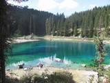 אגם נסתר בין ההרים, בצפון איטליה (צילום: אילנה וייסמן)