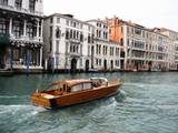סירה ב- Grand Canal בוונציה (צילום: שרון דביר)