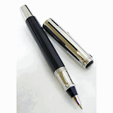 עט פליקן רולרR625  . גדול יחסית. מאד מרשים.מכסה עשוי כסף טהור. גוף שחור. מחיר לפי תאום טלפוני