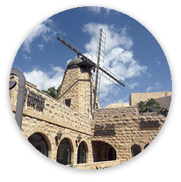 ALT: "סיור בירושלים – טחנת הרוח של מונטיפיורי בשכו