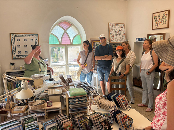 img src="…/images/ruth-havilio-workshop.jpg"      