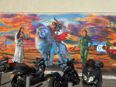 <img src="images/social-graffiti.jpg" alt="גרפיטי 