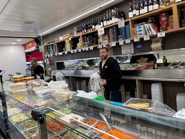 רמלה: "סיור אוכל בשוק רמלה - סנדוויץ' טוניסאי,