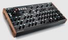 סינטיסייזר פוליפוני נוביישן NOVATION PEAK